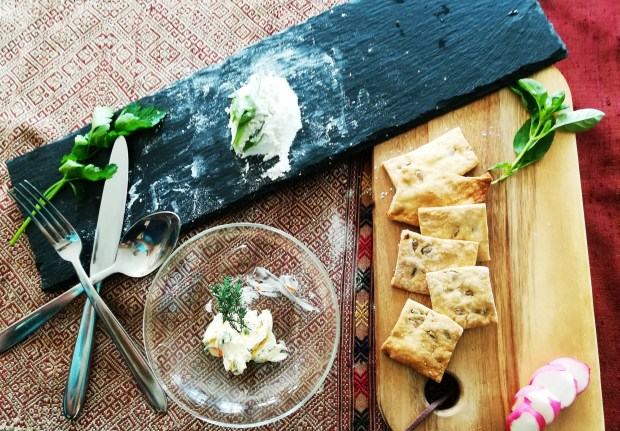 Knäckebrot mit Kräuterbutter